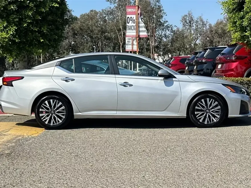 2023 Nissan Altima 2.5 SV photo 1