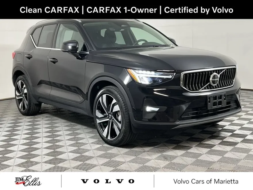 2025 Volvo XC40 Plus photo 1