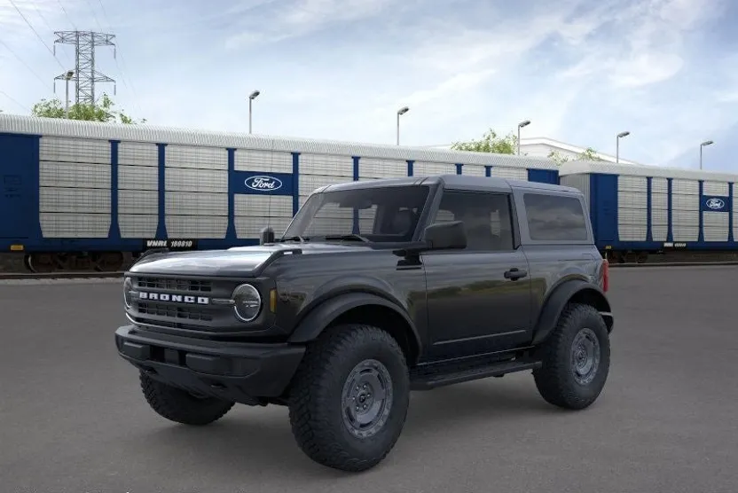 2025 Ford Bronco Base photo 1