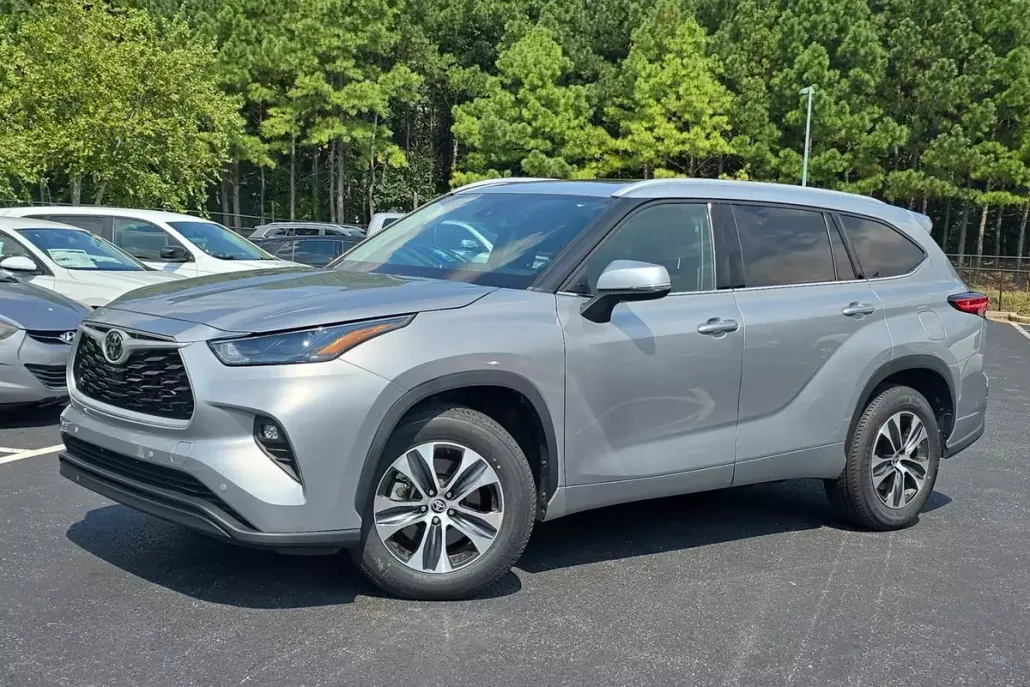 2022 Toyota Highlander XLE photo 1