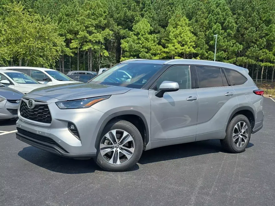 2022 Toyota Highlander XLE photo 1