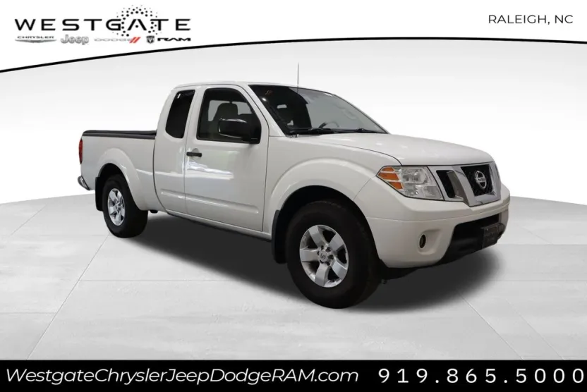 2012 Nissan Frontier SV photo 1
