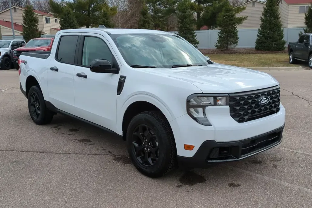 2025 Ford Maverick XLT photo 1