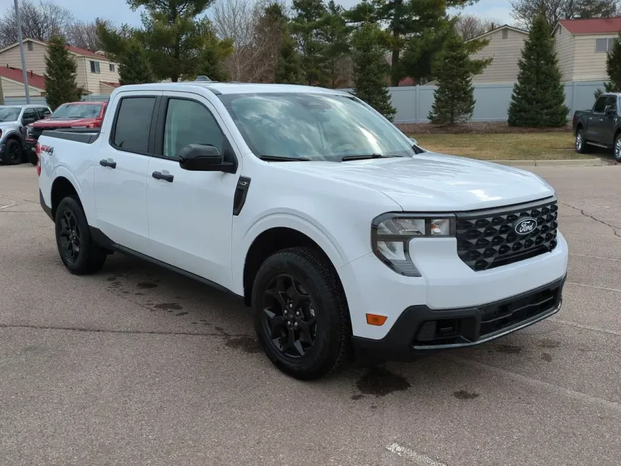 2025 Ford Maverick XLT photo 1