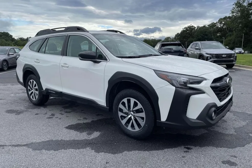 2024 Subaru Outback Base photo 1