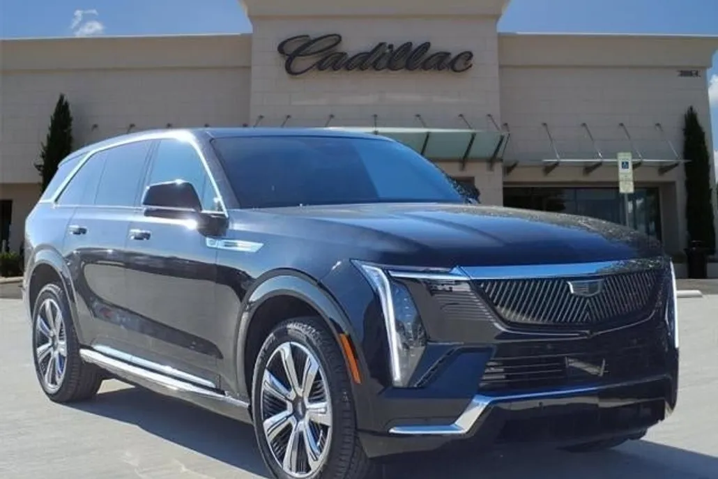 2025 Cadillac Escalade IQ Luxury photo 1