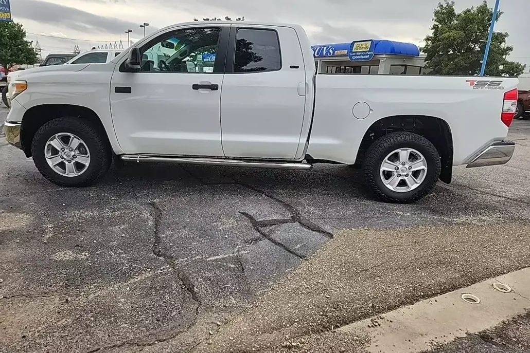 2016 Toyota Tundra SR Double Cab photo 1