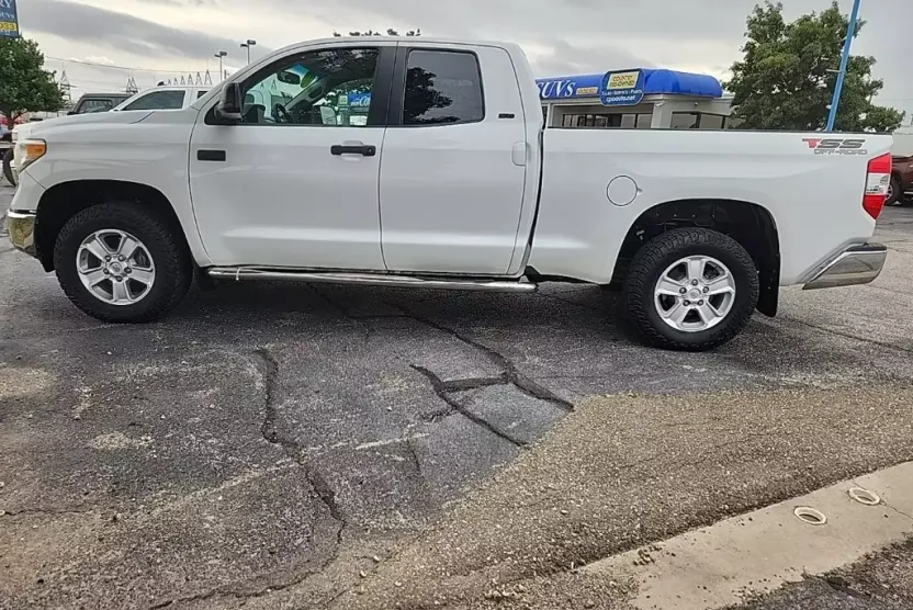 2016 Toyota Tundra SR Double Cab photo 1