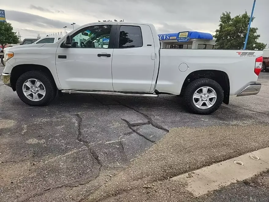 2016 Toyota Tundra SR Double Cab photo 1