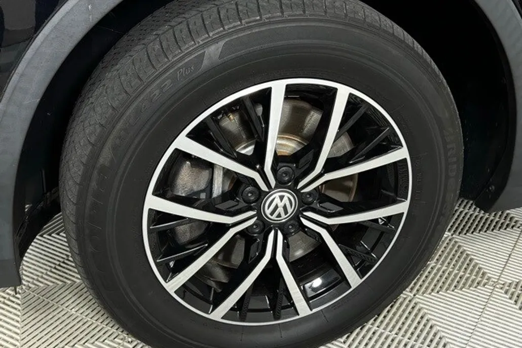 2021 Volkswagen Tiguan SE photo 1