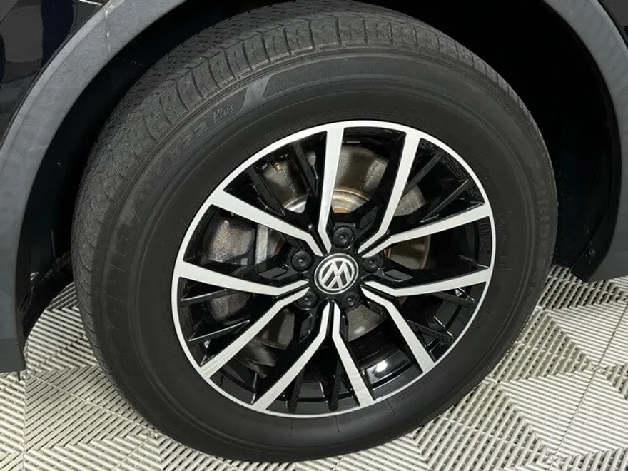 2021 Volkswagen Tiguan SE photo 1
