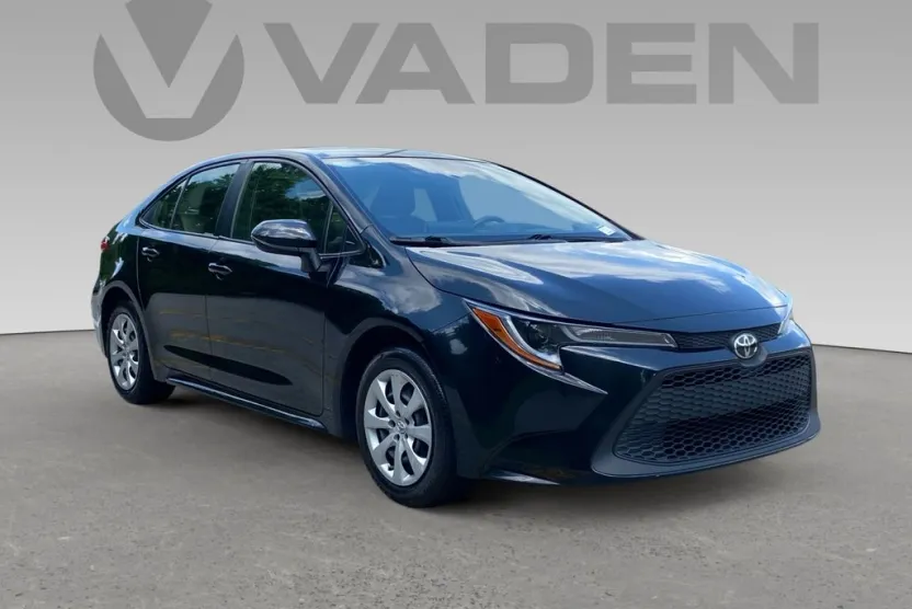 2021 Toyota Corolla LE photo 1