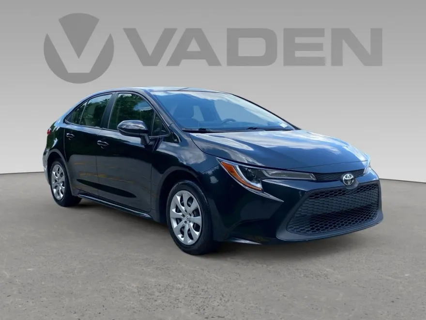 2021 Toyota Corolla LE photo 1