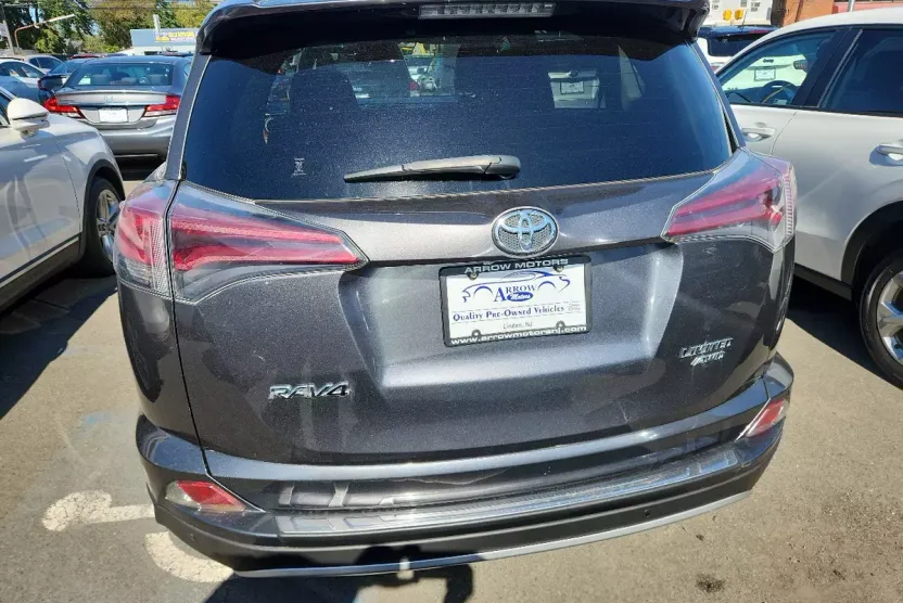 2016 Toyota RAV4 Limited photo 1