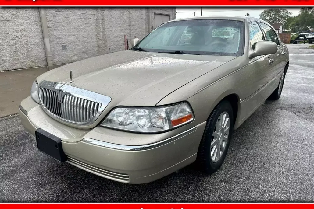 2006 Lincoln Town Car Signature photo 1