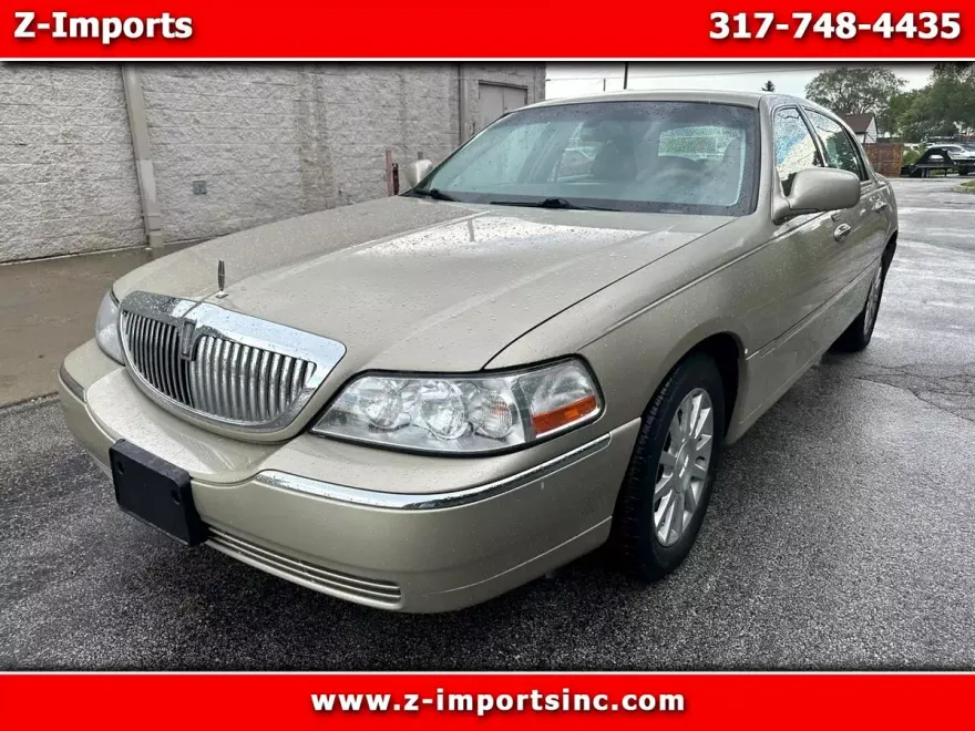 2006 Lincoln Town Car Signature photo 1