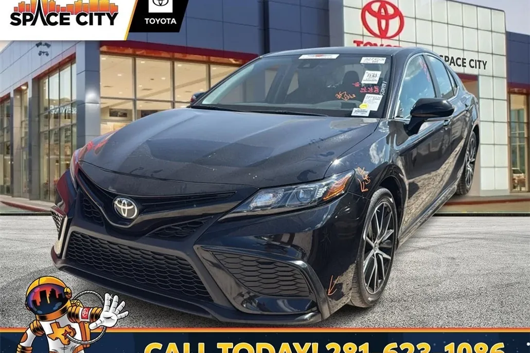 2024 Toyota Camry SE photo 1