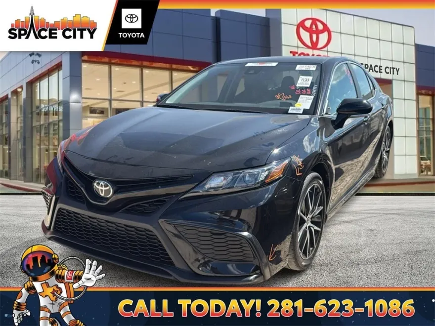 2024 Toyota Camry SE photo 1