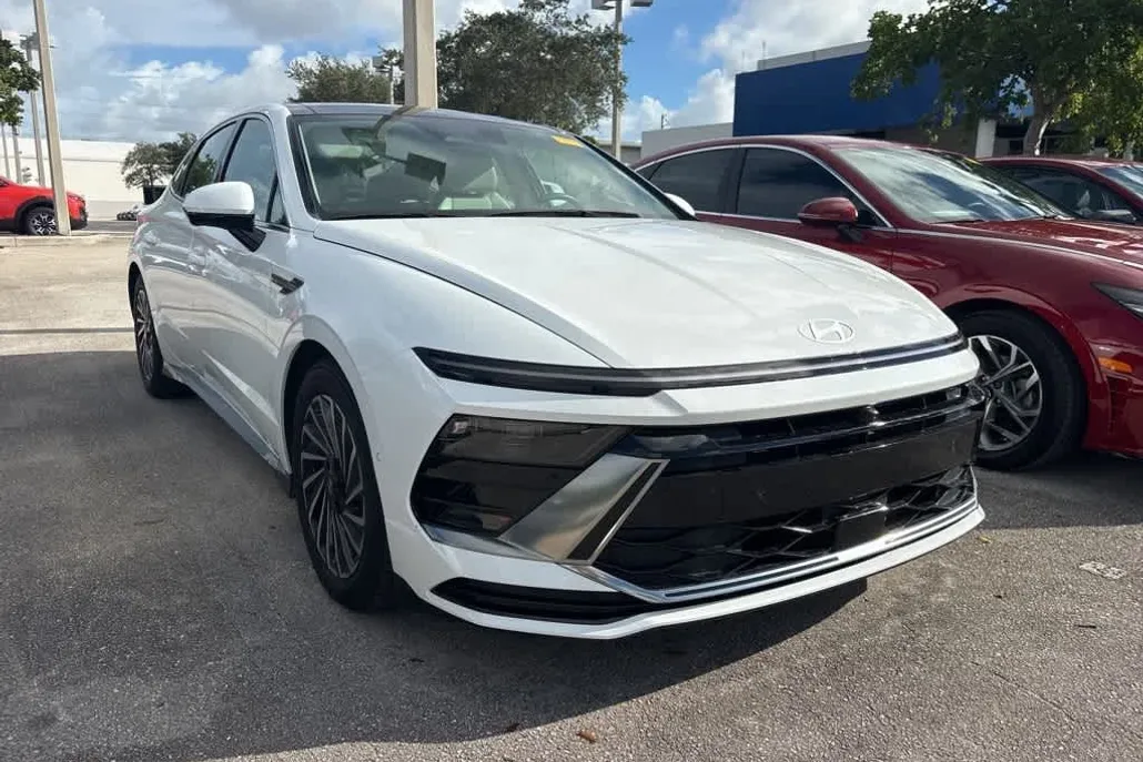 2024 Hyundai Sonata Hybrid Limited photo 1