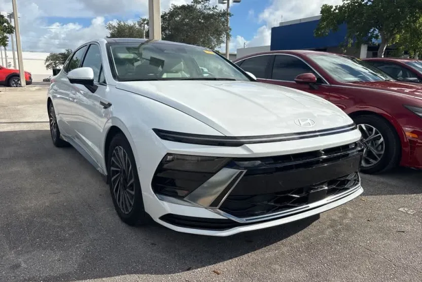 2024 Hyundai Sonata Hybrid Limited photo 1