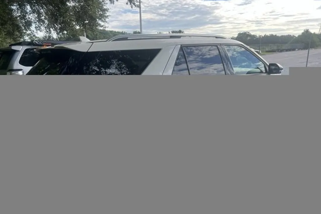 2022 Ford Explorer Platinum photo 1