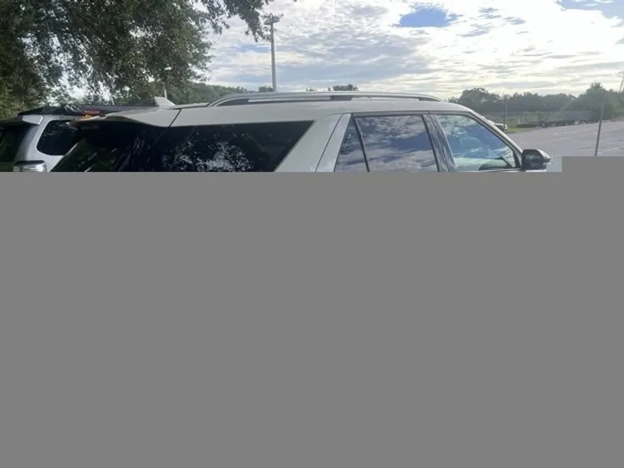 2022 Ford Explorer Platinum photo 1