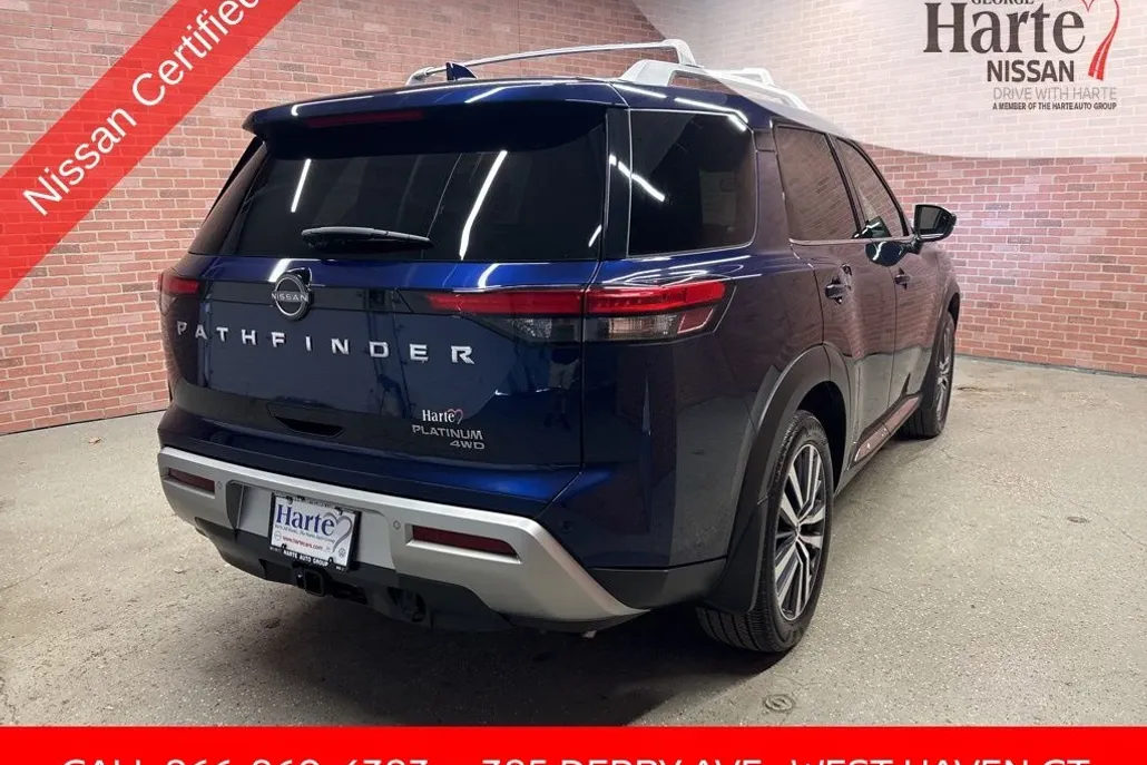 2022 Nissan Pathfinder Platinum photo 1