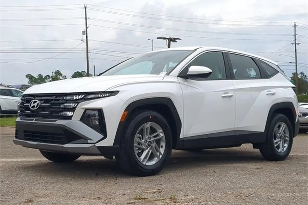 2025 Hyundai Tucson SE photo 1