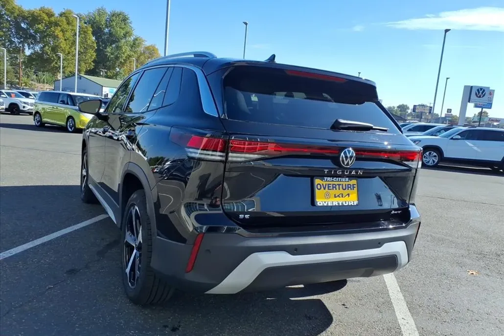 2025 Volkswagen Tiguan SE photo 1