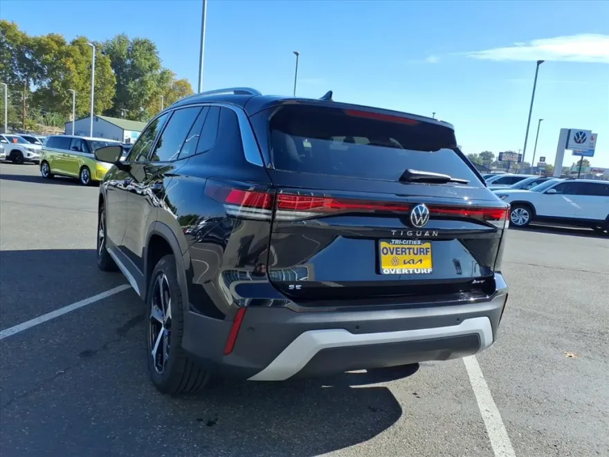 2025 Volkswagen Tiguan SE photo 1