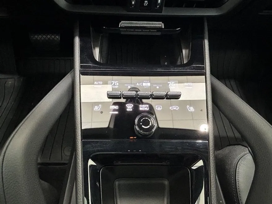 2024 Porsche Cayenne Base photo 17