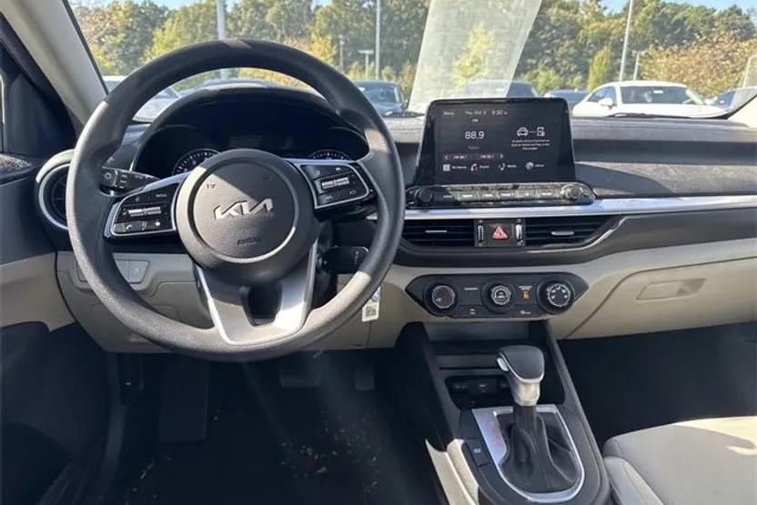 2023 Kia Forte LXS photo 1