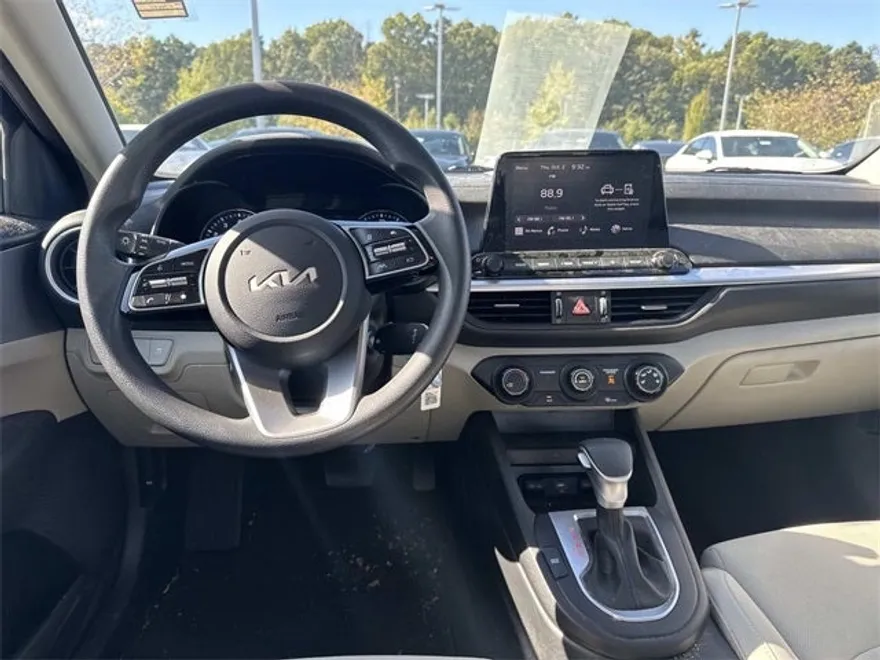 2023 Kia Forte LXS photo 1