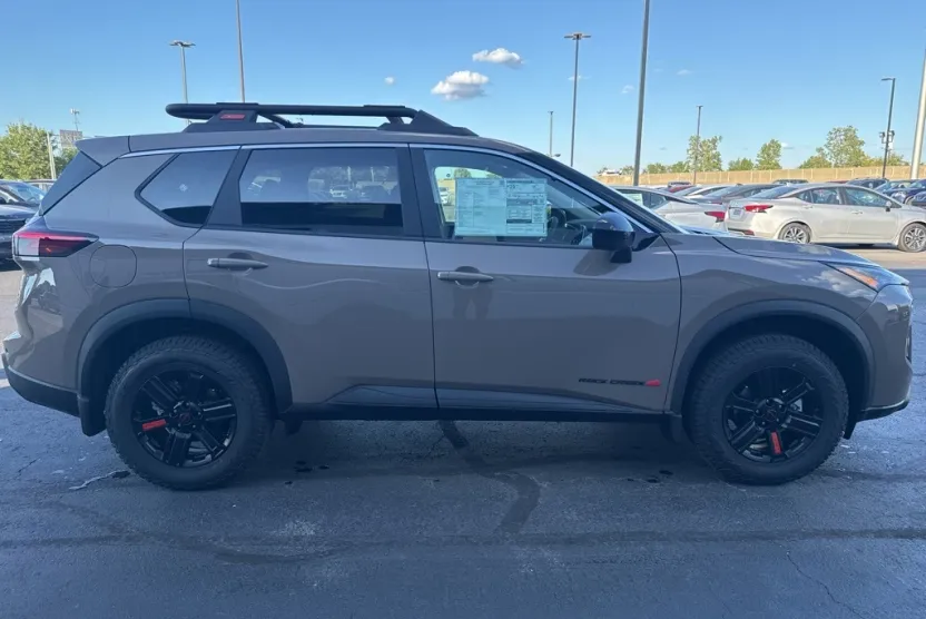 2026 Nissan Rogue SV photo 1