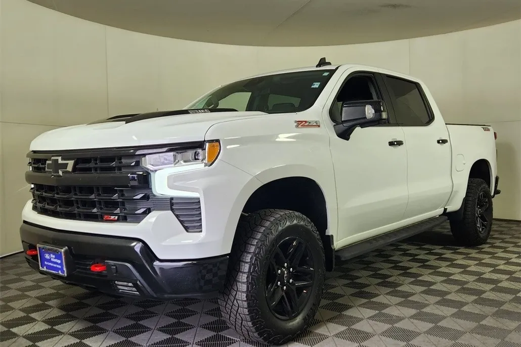 2023 Chevrolet Silverado 1500 LT Trail Boss photo 1