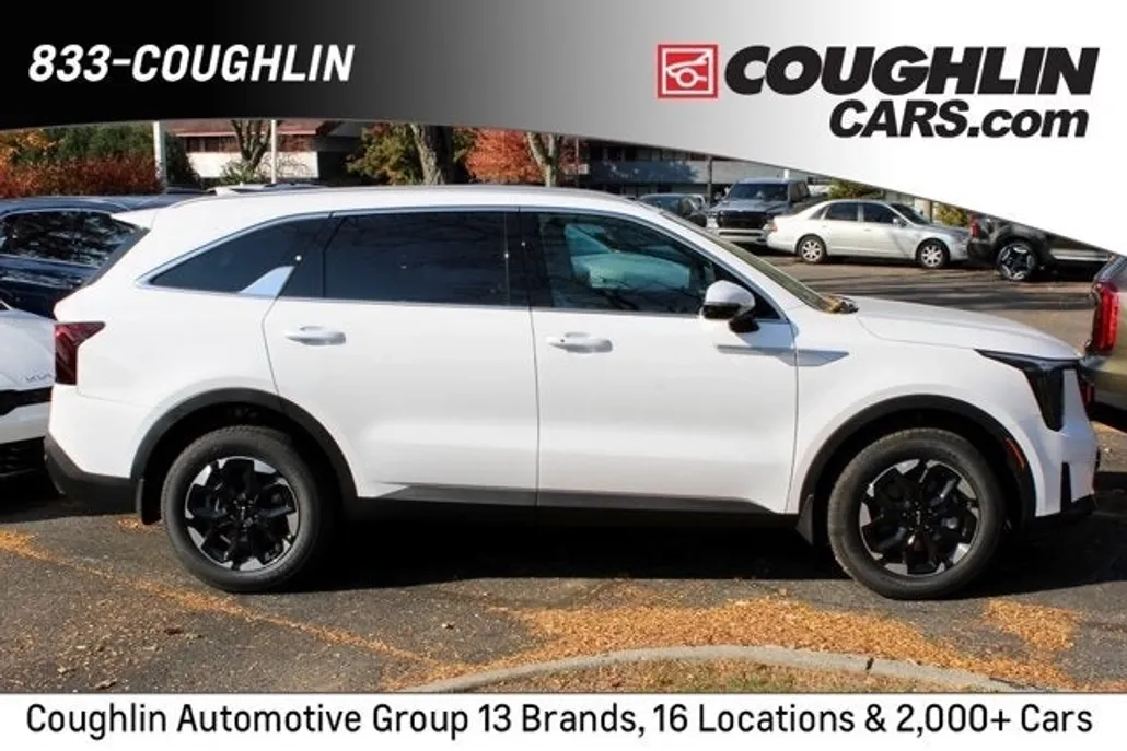 2025 Kia Sorento S photo 1