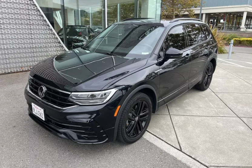 2022 Volkswagen Tiguan SE R-Line Black photo 1