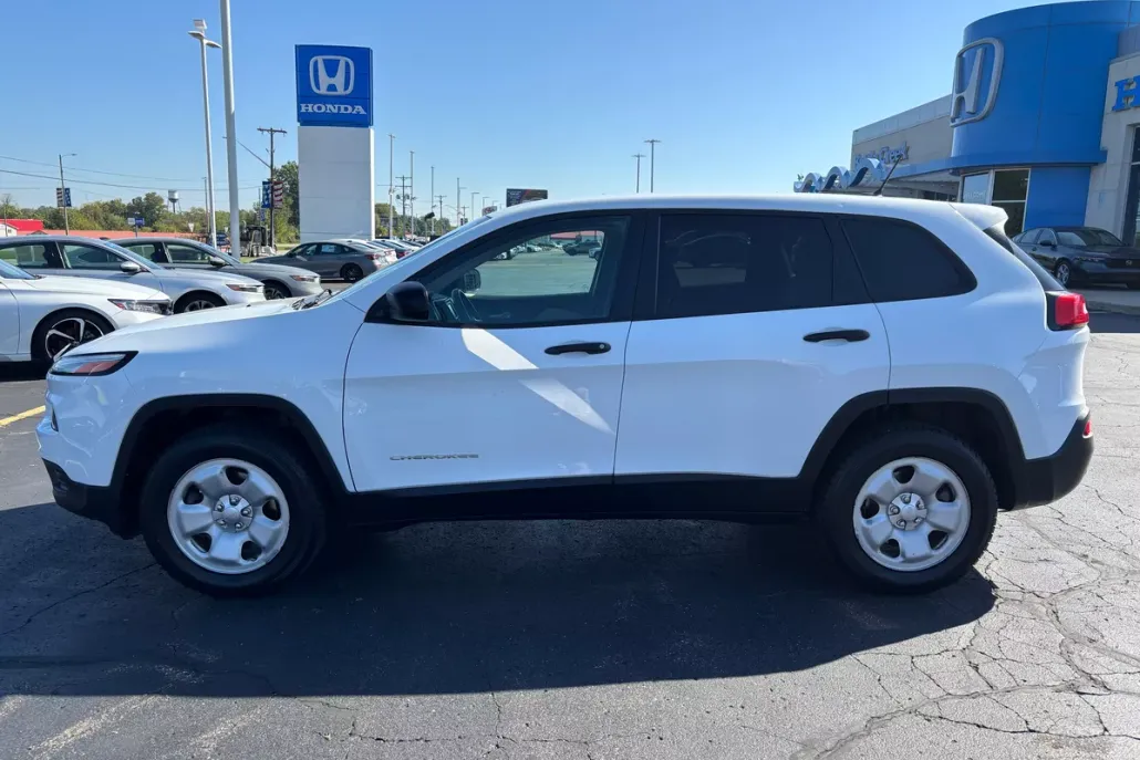 2017 Jeep Cherokee Sport photo 1