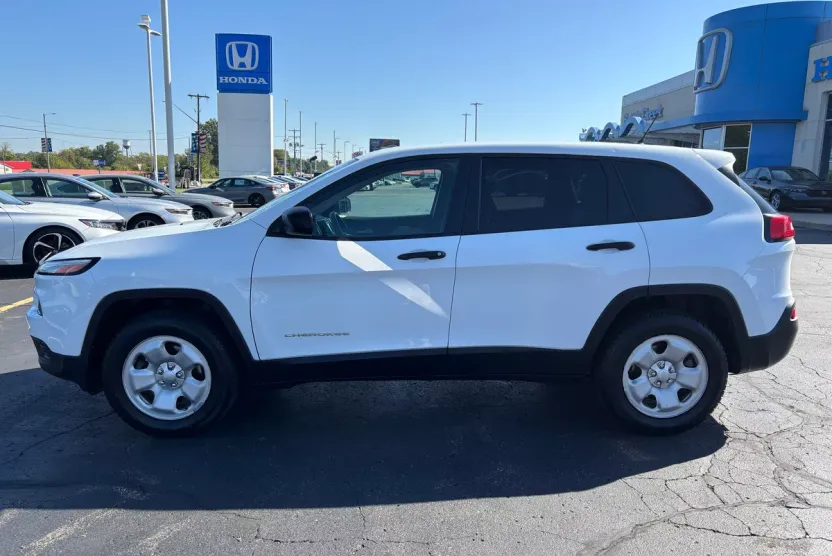 2017 Jeep Cherokee Sport photo 1