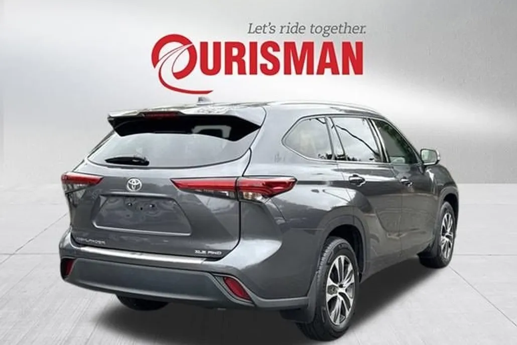 2022 Toyota Highlander XLE photo 1
