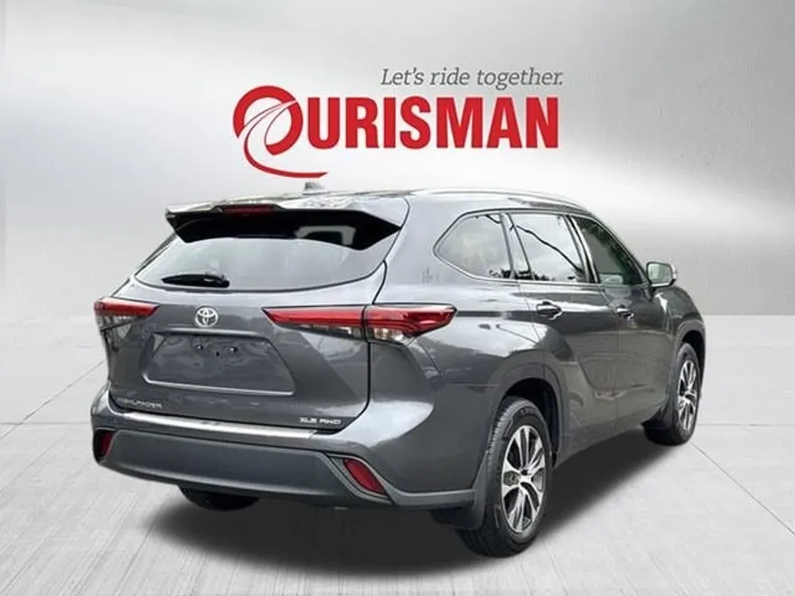 2022 Toyota Highlander XLE photo 1