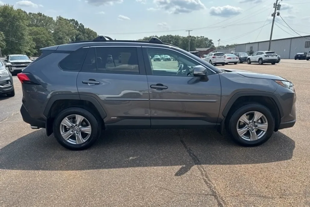 2023 Toyota RAV4 Hybrid XLE photo 1