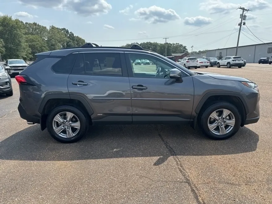 2023 Toyota RAV4 Hybrid XLE photo 1