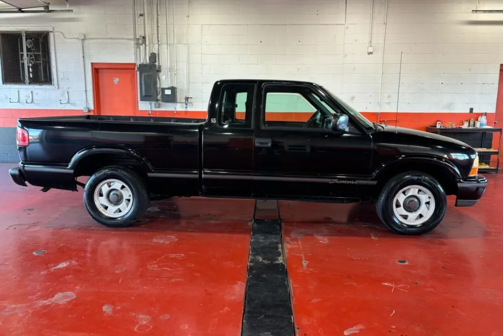 1999 Gmc Sonoma SLS photo 1
