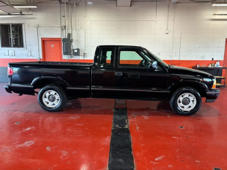 1999 Gmc Sonoma SLS photo 1