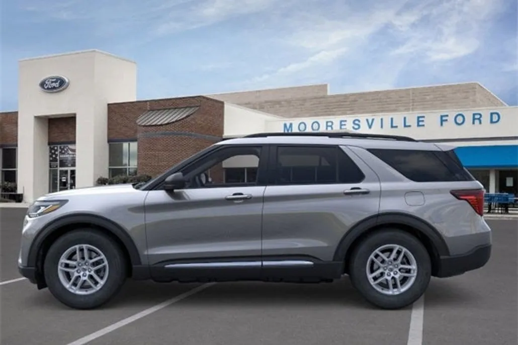 2025 Ford Explorer photo 1
