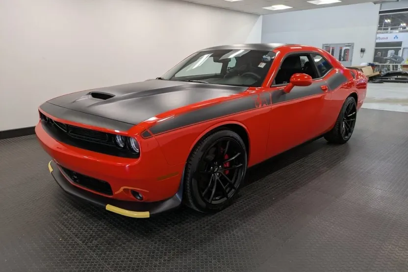 2023 Dodge Challenger R/T photo 1
