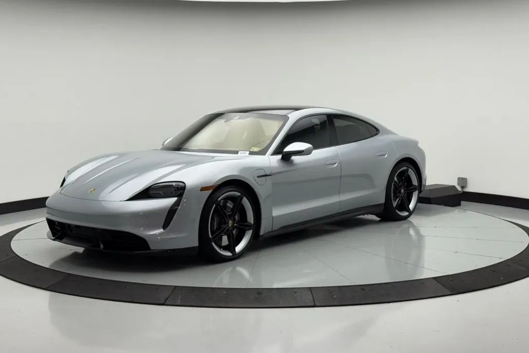 2020 Porsche Taycan Turbo photo 1