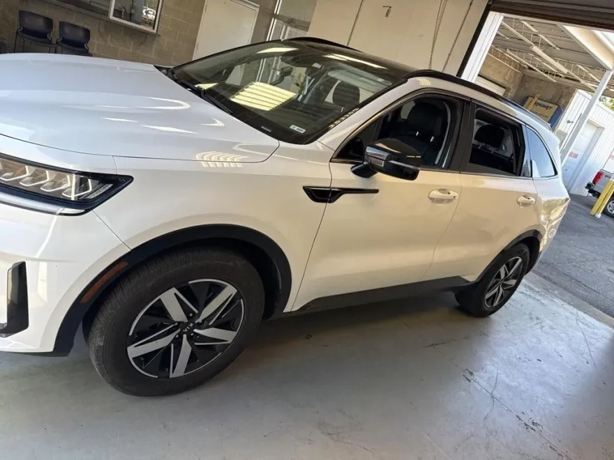 2021 Kia Sorento S photo 1