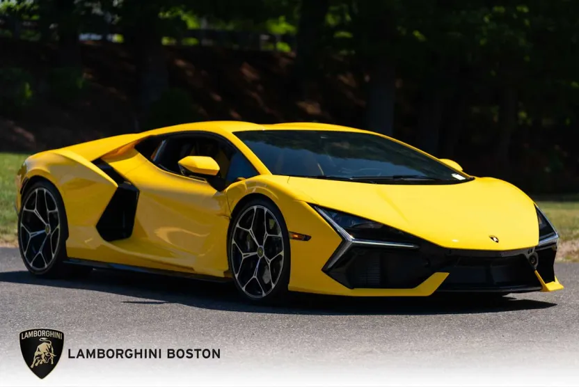 2024 Lamborghini Revuelto photo 1